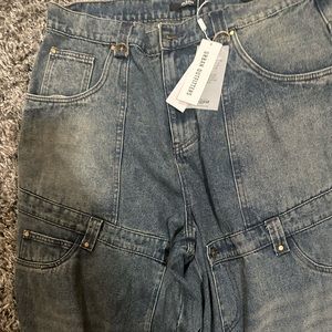 Brand new Urban Outfitters wide leg COLUSSUS FIT baggy pants with pockets.
